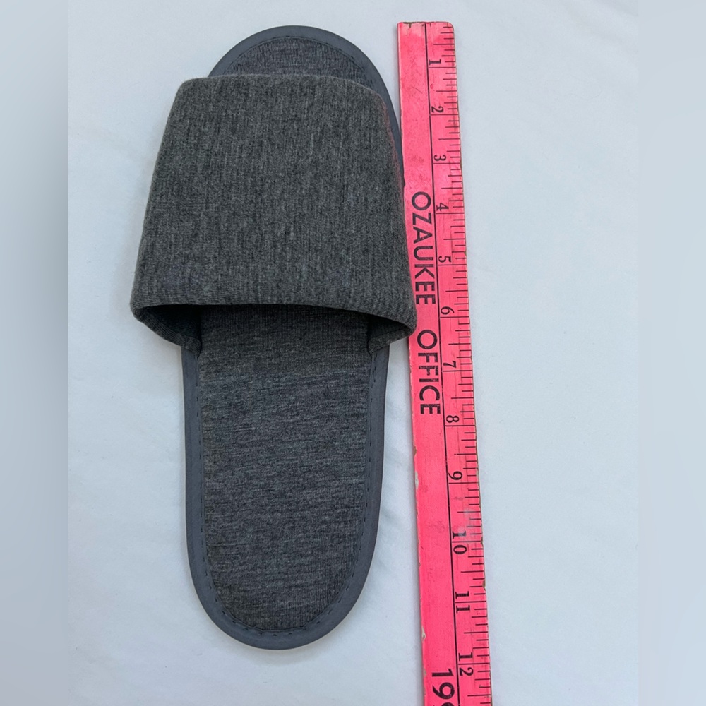 American Nest Slippers 1-size About 11" Gray Knit Texture Packaged Bag NEW - Picture 6 of 8